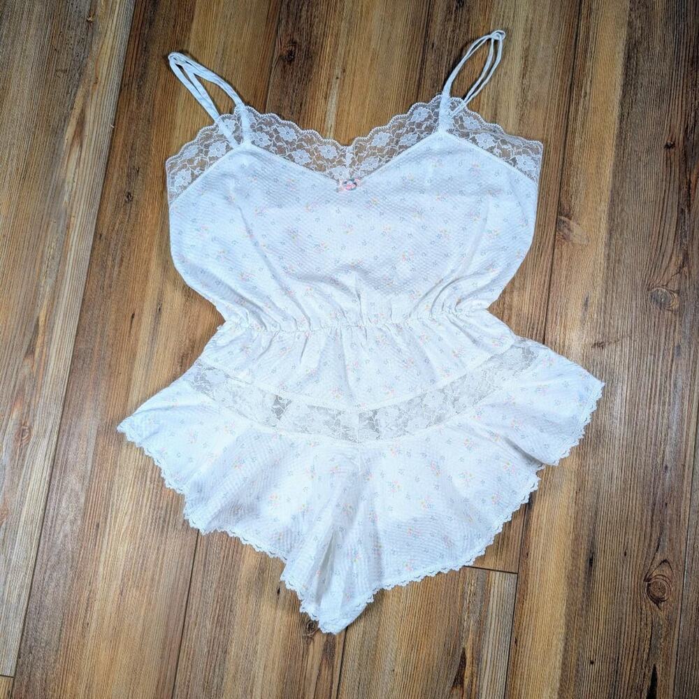 VINTAGE PETRA FASHIONS DAINTY FLORAL LACE TEDDY LINGERIE